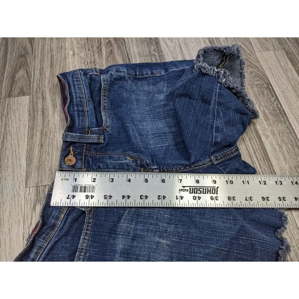(3/$35)Levis 548 Size 4 Perfectly Slimming Fringe Hem Stretchy Denim Jean Shorts